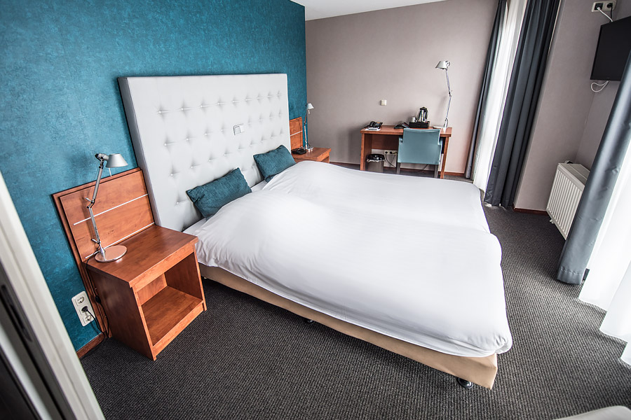 Hotel Lands End Den Helder - Eenpersoonskamer met havenzicht en balkon