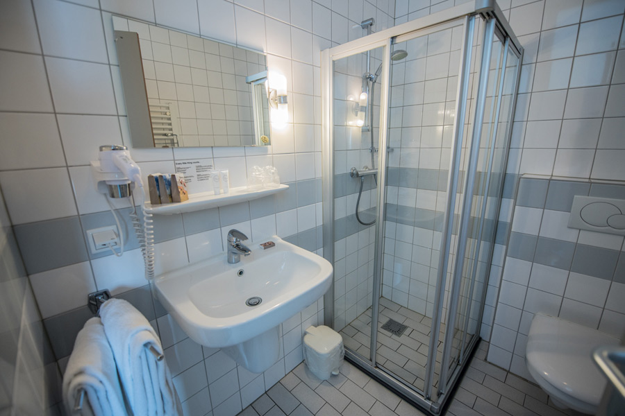 Hotel Lands End Den Helder - Eenpersoonskamer met havenzicht en airconditioning