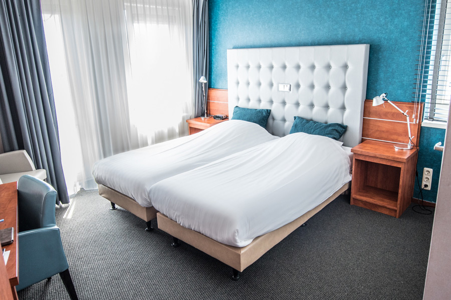 Hotel Lands End Den Helder - Tweepersoons kamer met havenzicht en balkon