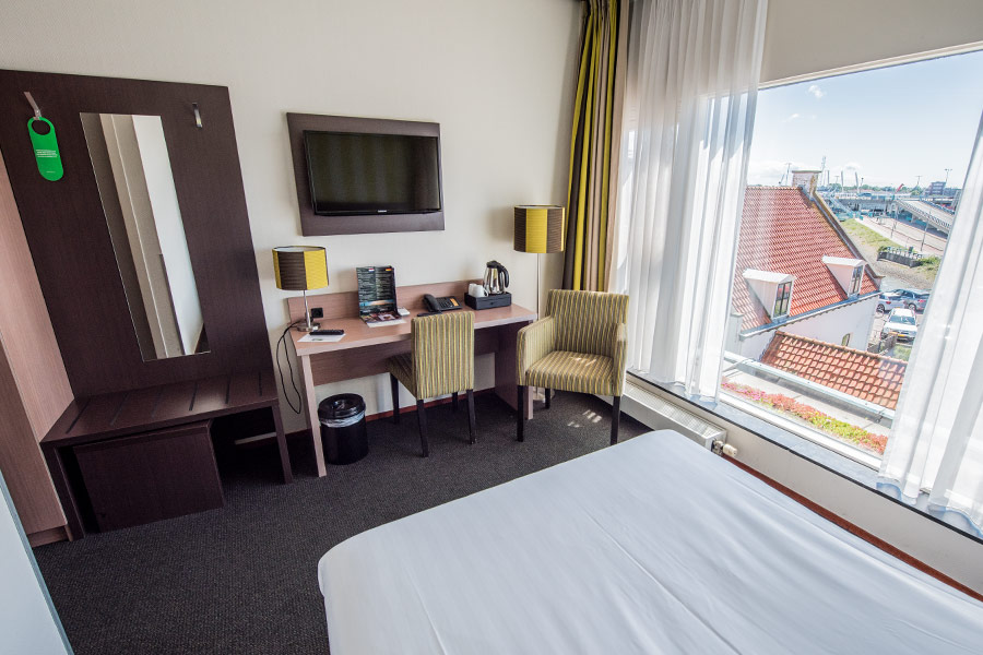Hotel Lands End Den Helder - Single room with harbour view and airconditioning