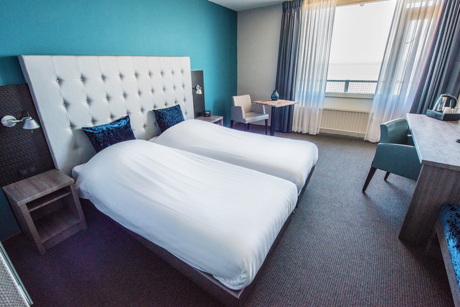 Hotel Lands End Den Helder - Tweepersoonskamer met zeezicht en balkon