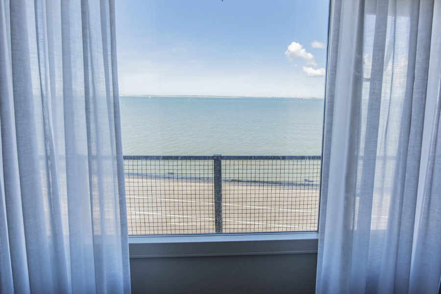 Hotel Lands End Den Helder - Double room with sea view and balcony